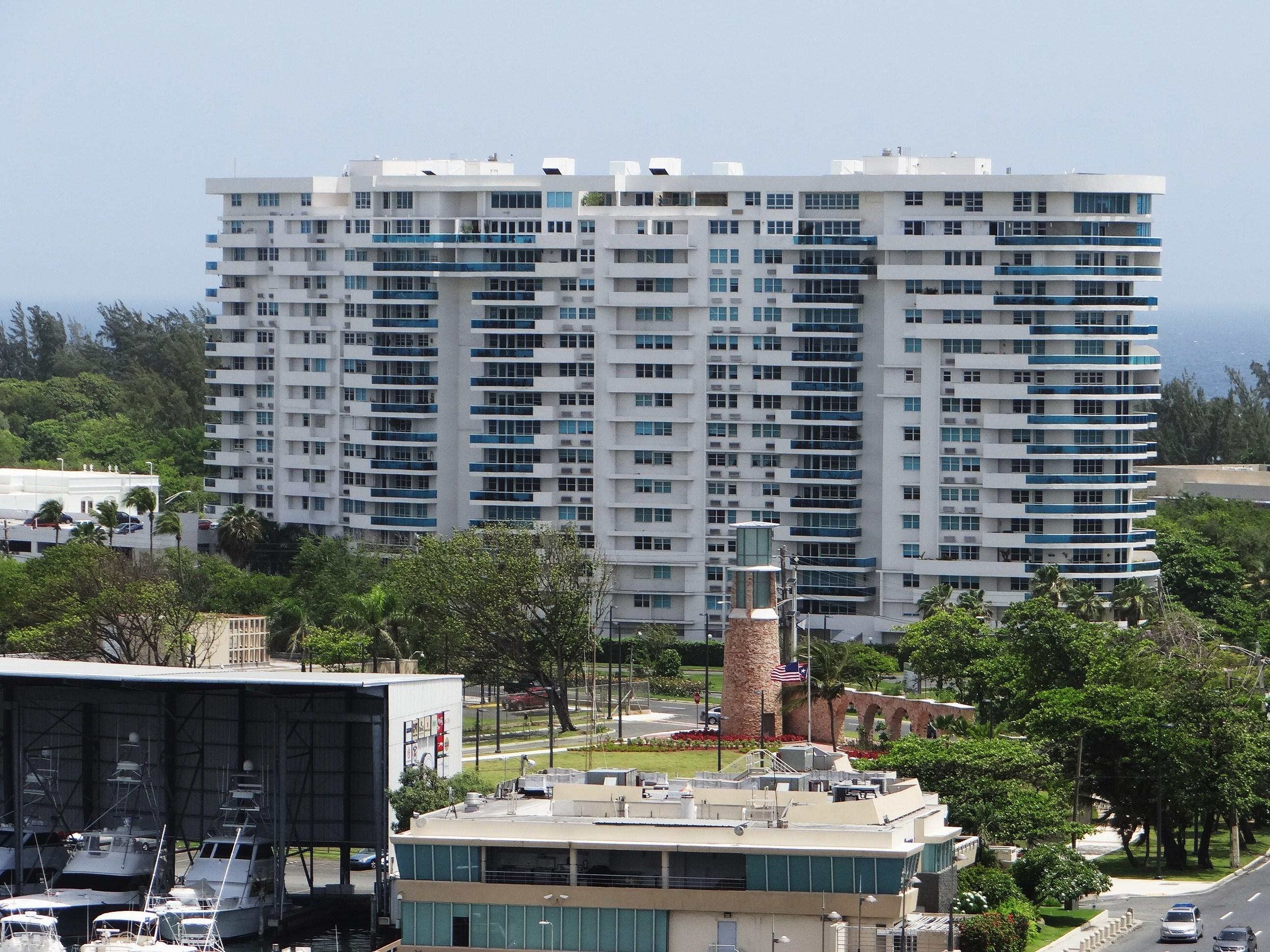Vista desde la azotea del Edificio del Departamento de Justicia - San Juan (Miramar) - 2013 00034